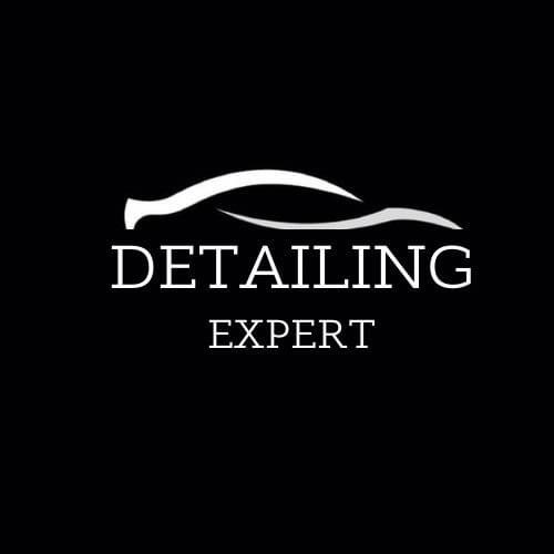 Logo firmy detailingowej z sylwetką samochodu i tekstem 'DETAILING EXPERT' na czarnym tle.