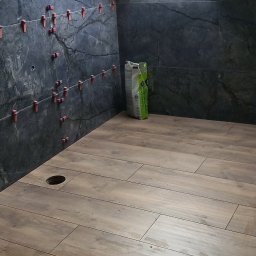 Grzegorz Kurek - Montaż drzwi Kazimierza Wielka