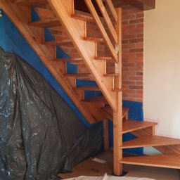 Wykończenie wnętrza, cegiełka,  lakierowanie schodów 