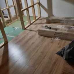 Ścianki, konstrukcja drewniana, układanie paneli