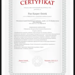 Skan certyfikatu ukończenia szkolenia z zakresu prawa budowlanego, wydanego przez Polską Izbę Inżynierów Budownictwa dla Pana Kaspera Kwieka, z datą 2023-12-13, wydany w Warszawie.