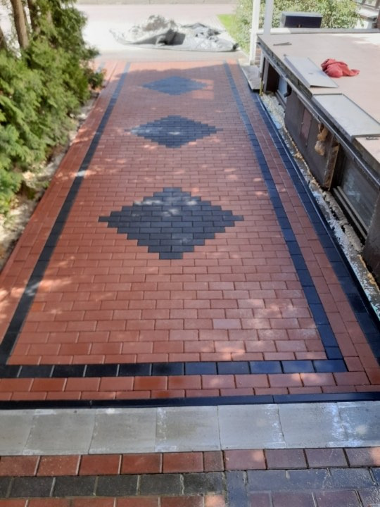 Realizacja kostki brukowej -podjazd.