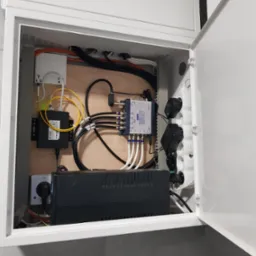 Skrzynka multimedialna. złącze optyczne oraz multiswitch