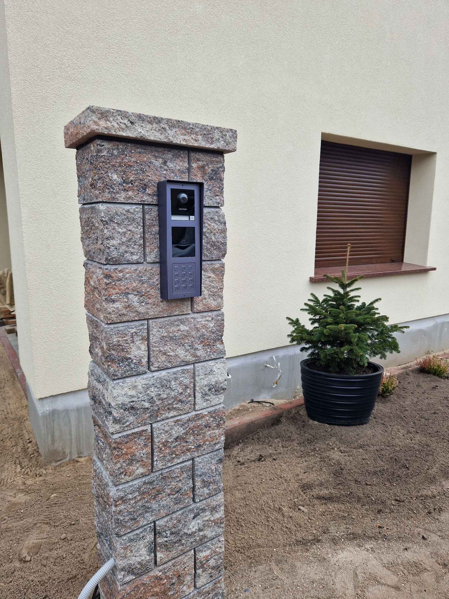 Inteligentny system wideodomofonowy . obsługuje także kamery na posesji