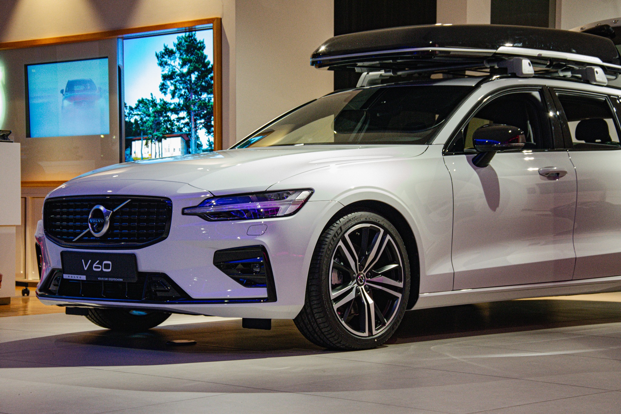 Fotografia motoryzacyjna - zdjęcia samochodu Volvo w salonie | Fotografia, Filmowanie - Częstochowa, Śląsk