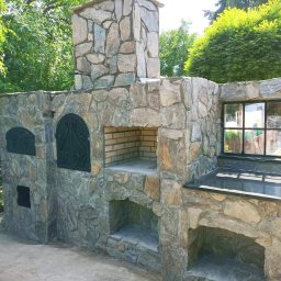 Grill, wędzarnia i piec chlebowy w jednym