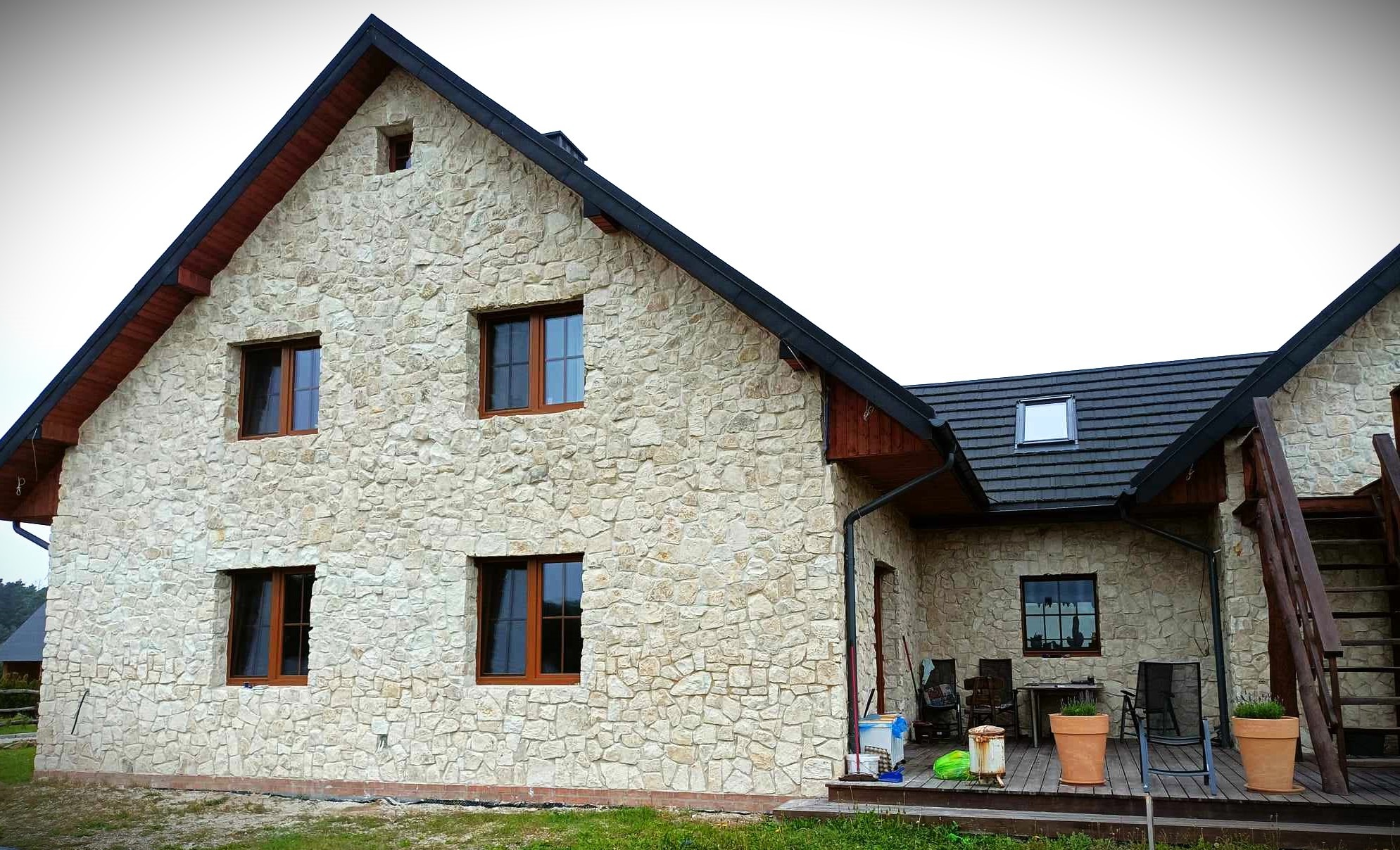 kamienna elewacja budynku