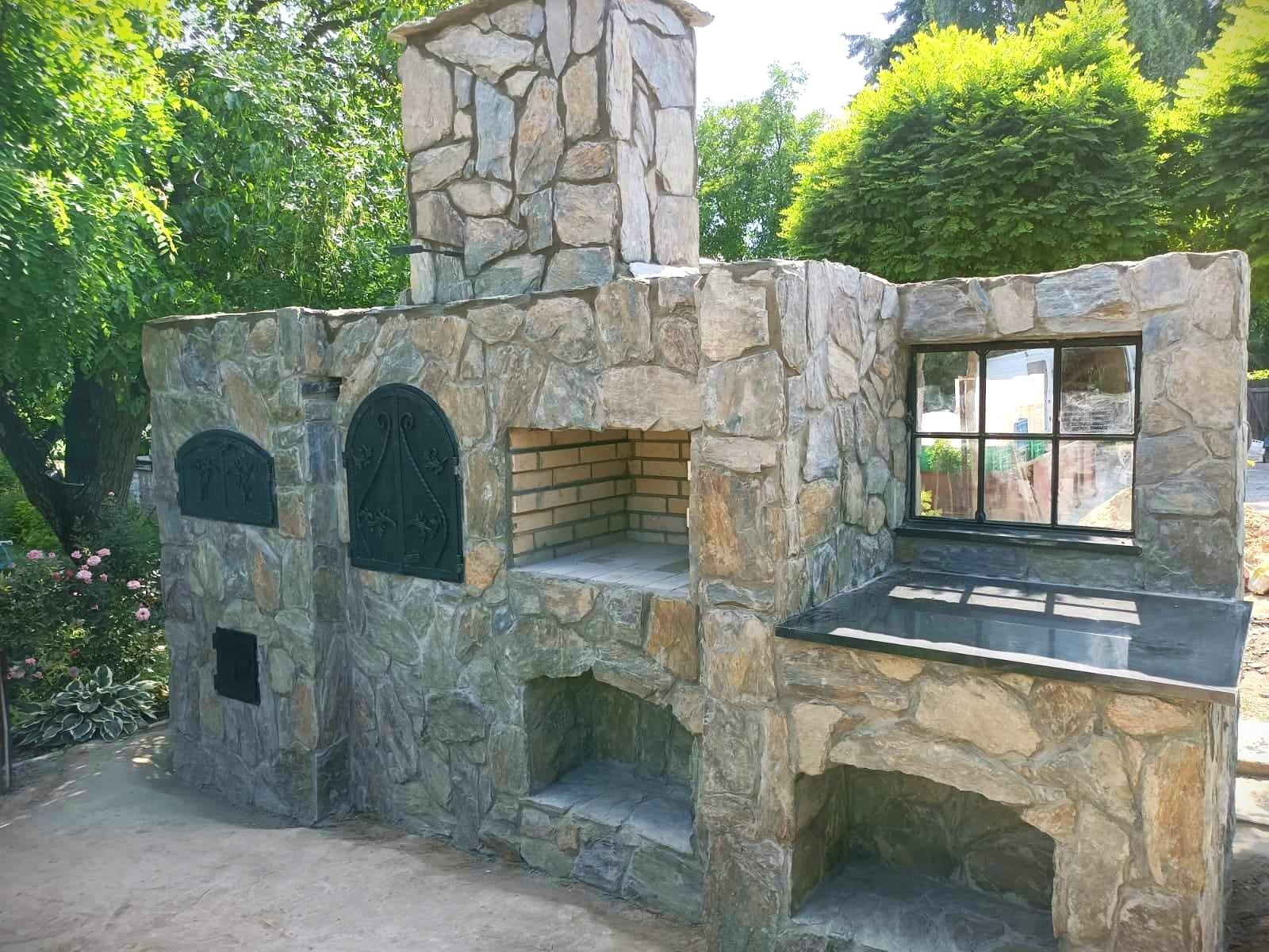 Grill, wędzarnia i piec chlebowy w jednym