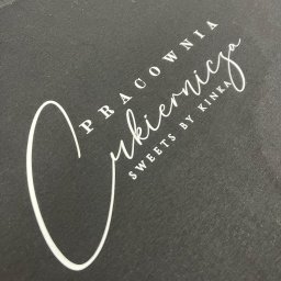 Podkoszulki z nadrukiem.