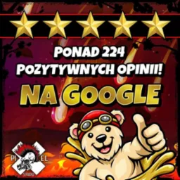 Grafika z tekstem 'Ponad 224 pozytywnych opinii! Na Google' i maskotką misia dającego kciuk w górę. W tle gwiazdki i logo firmy.