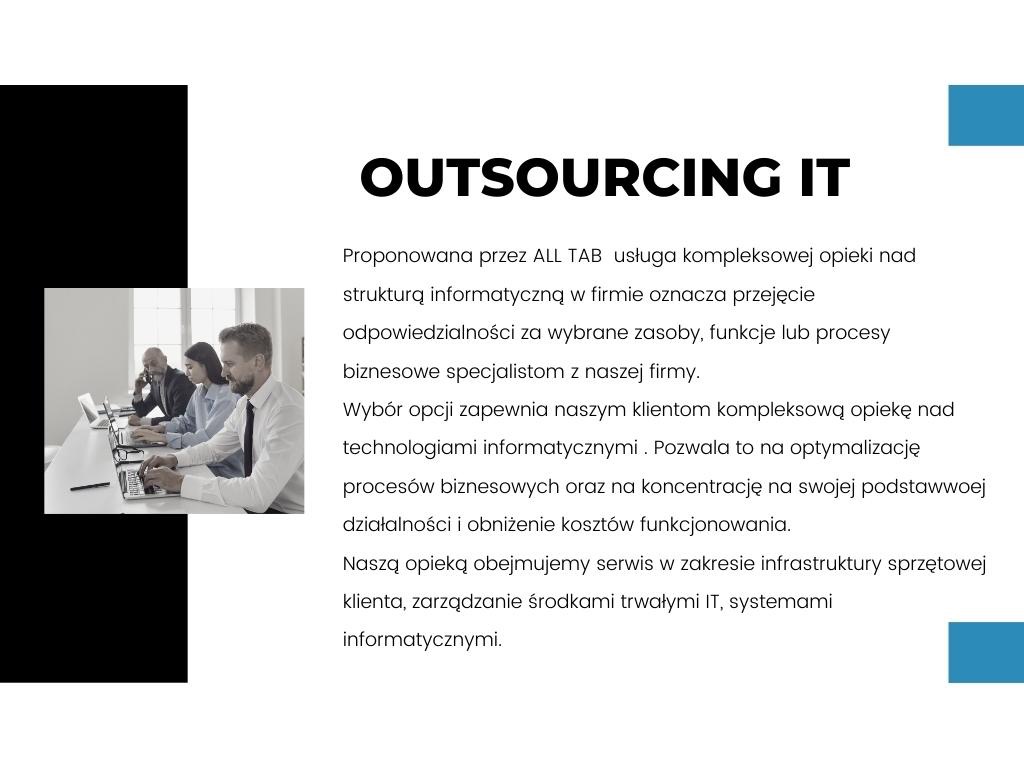 Grafika z tekstem 'Outsourcing IT' i opisem usługi, w tle zespół specjalistów IT pracujących przy biurkach z laptopami.