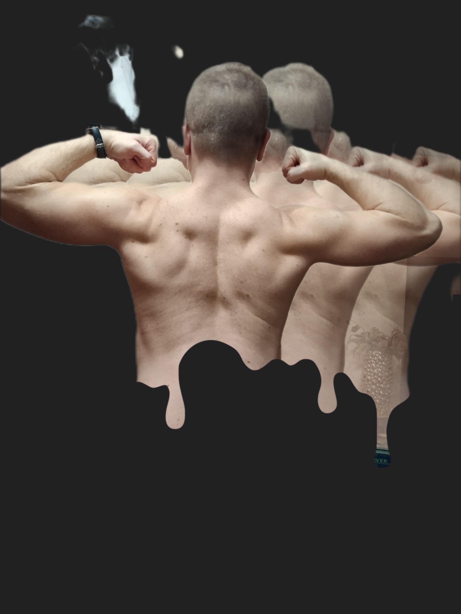 Mężczyzna z widocznymi mięśniami pleców i ramion, w dynamicznej pozie, z efektem rozmycia ruchu i nietypowym czarnym tłem w kształcie kropli.