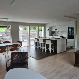 Malowanie wraz z montażem mebli kuchennych. 