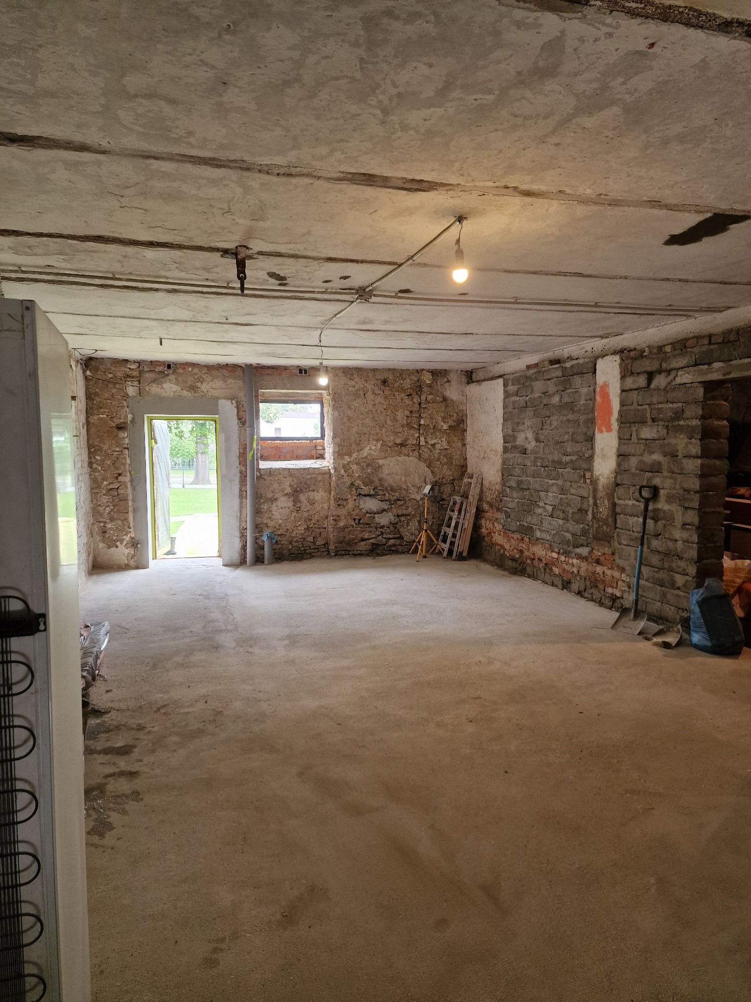 Ocieplenie stodoły od wewnątrz. Postawienie ścianki działowej, która stworzyła pomieszczenie do łazienki.