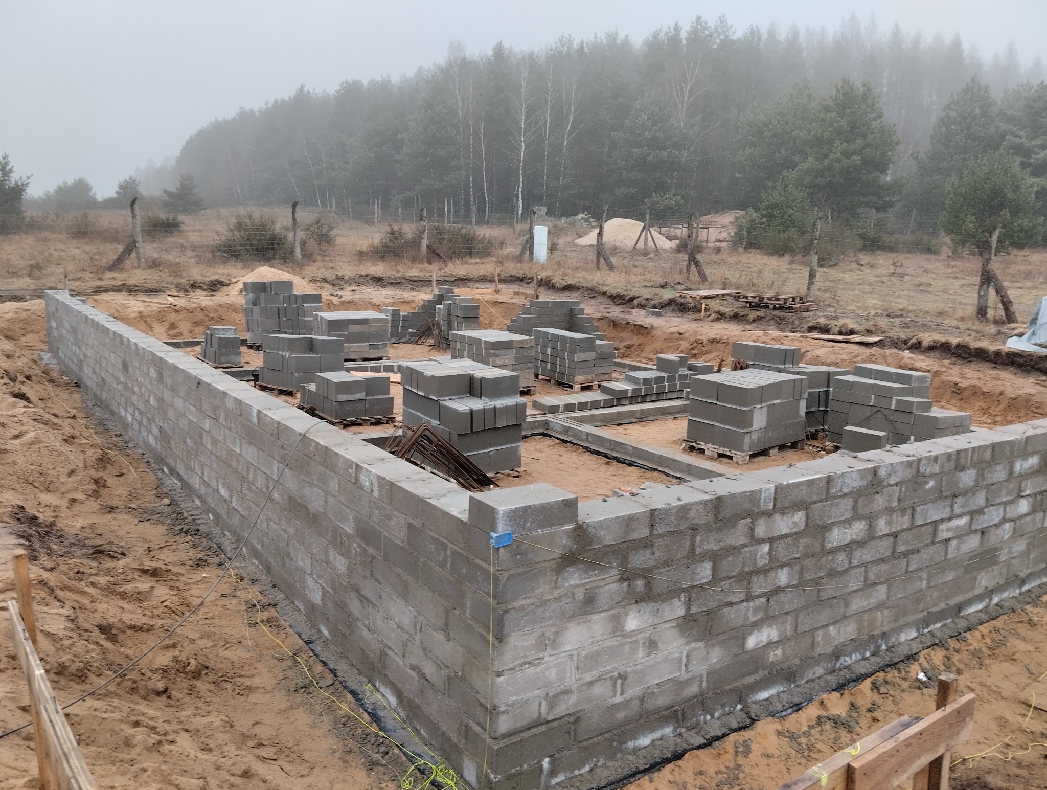 Witam wykonuje pracę Elewacyjne i i również stawiam domki