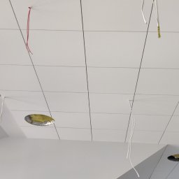 KADRA SPÓŁKA Z OGRANICZONĄ ODPOWIEDZIALNOŚCIĄ - sufity z płyt armstrong klejone do sufitu