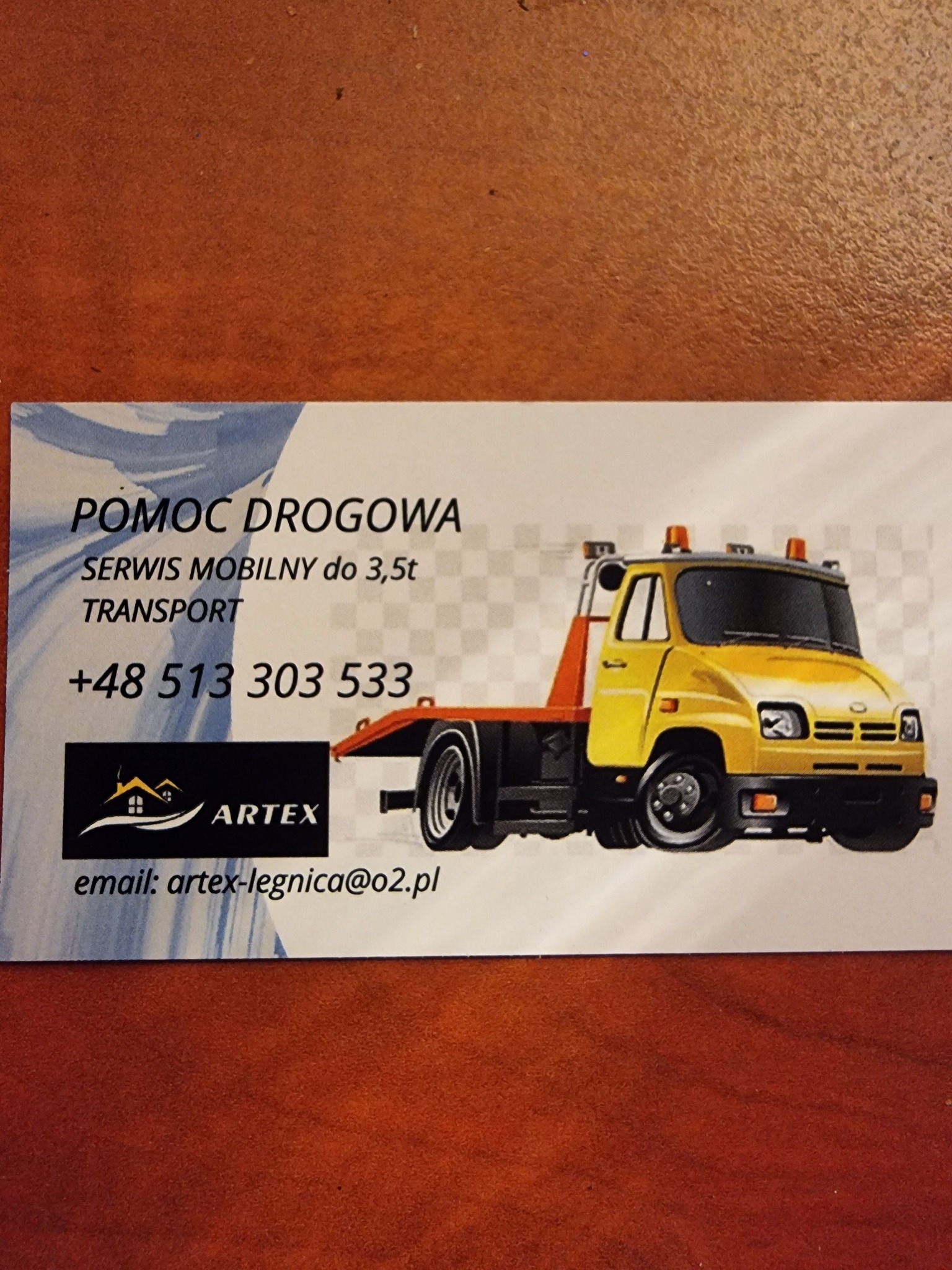 Wizytówka firmy Artex oferującej pomoc drogową, serwis mobilny do 3,5t oraz transport, z ilustracją żółtej lawety i adresem email artex-legnica@o2.pl.