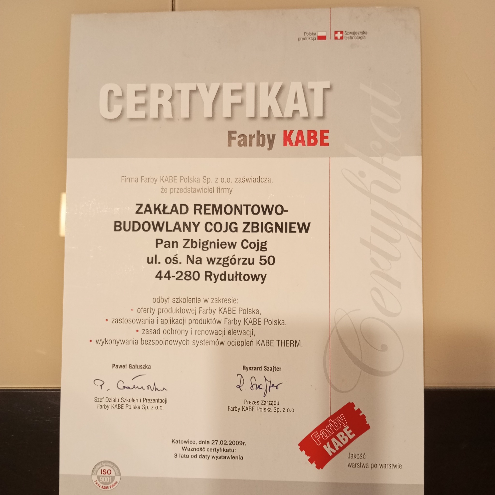 Certyfikat Farby KABE dla Zakładu Remontowo-Budowlanego Cojg Zbigniew, potwierdzający szkolenie z zakresu systemów ociepleń i renowacji elewacji.