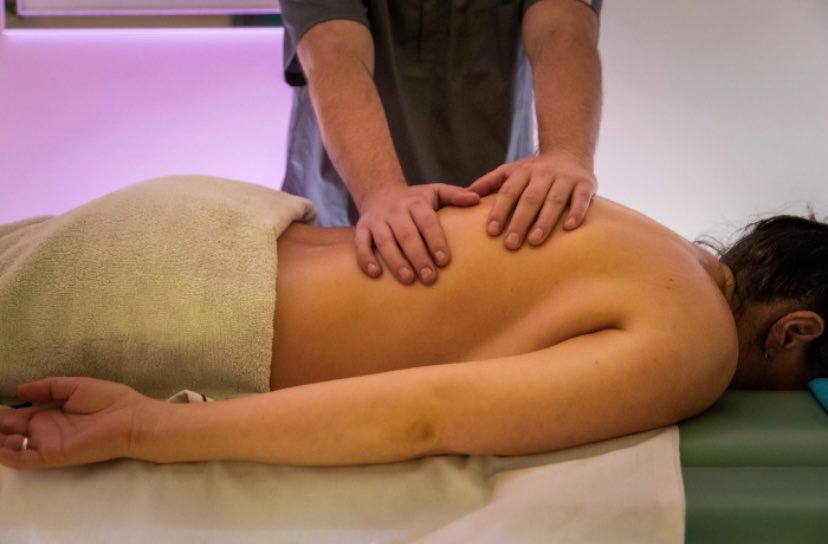 Proces diagnostyki stanu zdrowia pacjenta jako pierwsza faaza zabiegu.