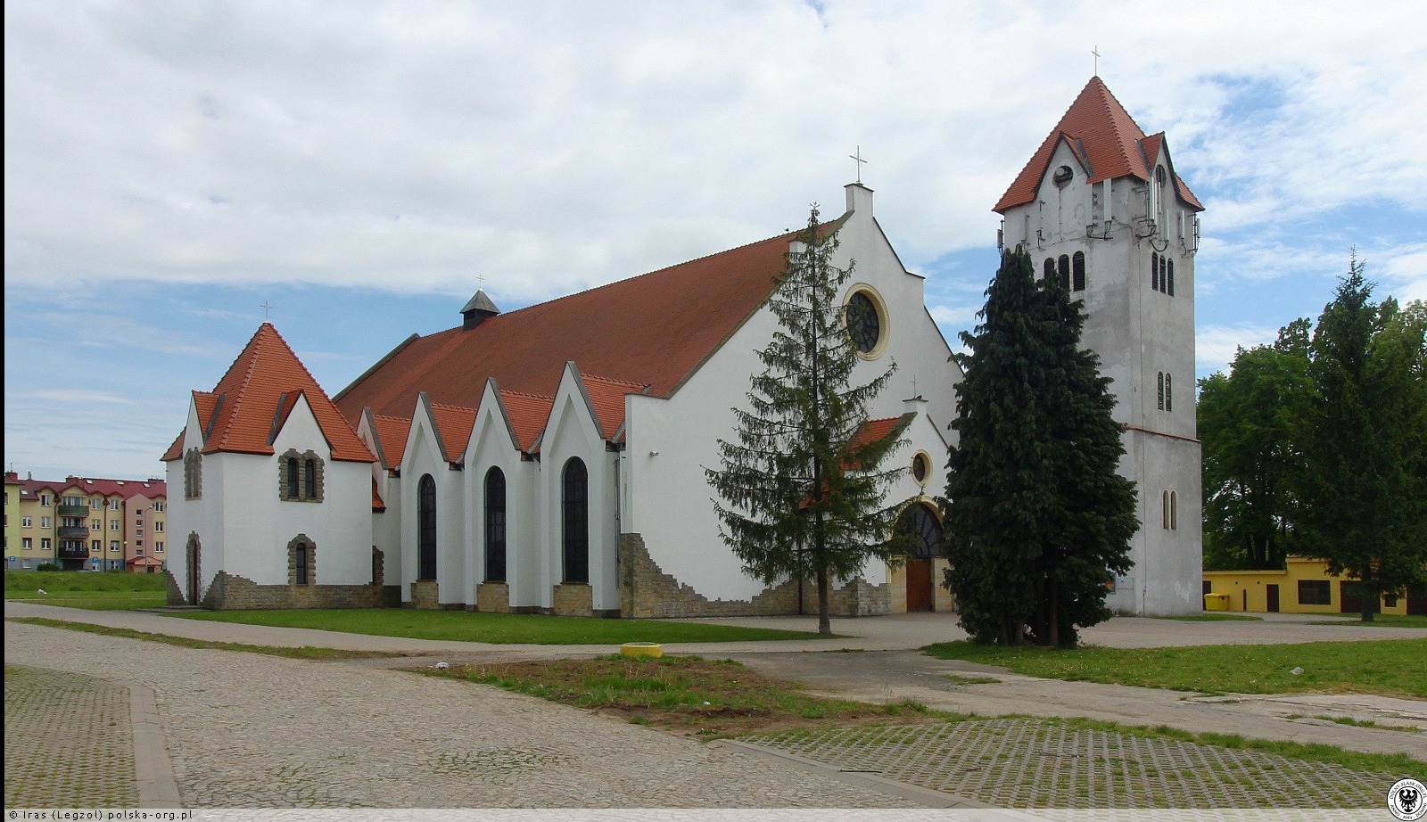 Parafia NSPJ w Legnicy. Budowa dróg, Parkingów oraz chodników wokół kościoła.