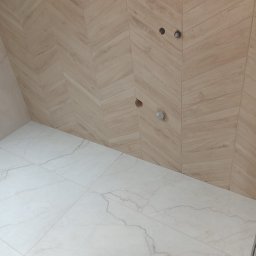 EFEKT KRZYSZTOF JANUSZ - Płytki ułożone w jodełkę