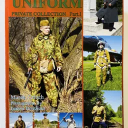 Okładka książki 'Soviet Uniform Private Collection Part.I' prezentująca kolaż zdjęć żołnierzy w różnych mundurach z epoki radzieckiej, w tym kamuflaż leśny, strój pilota myśliwca i marynarski.