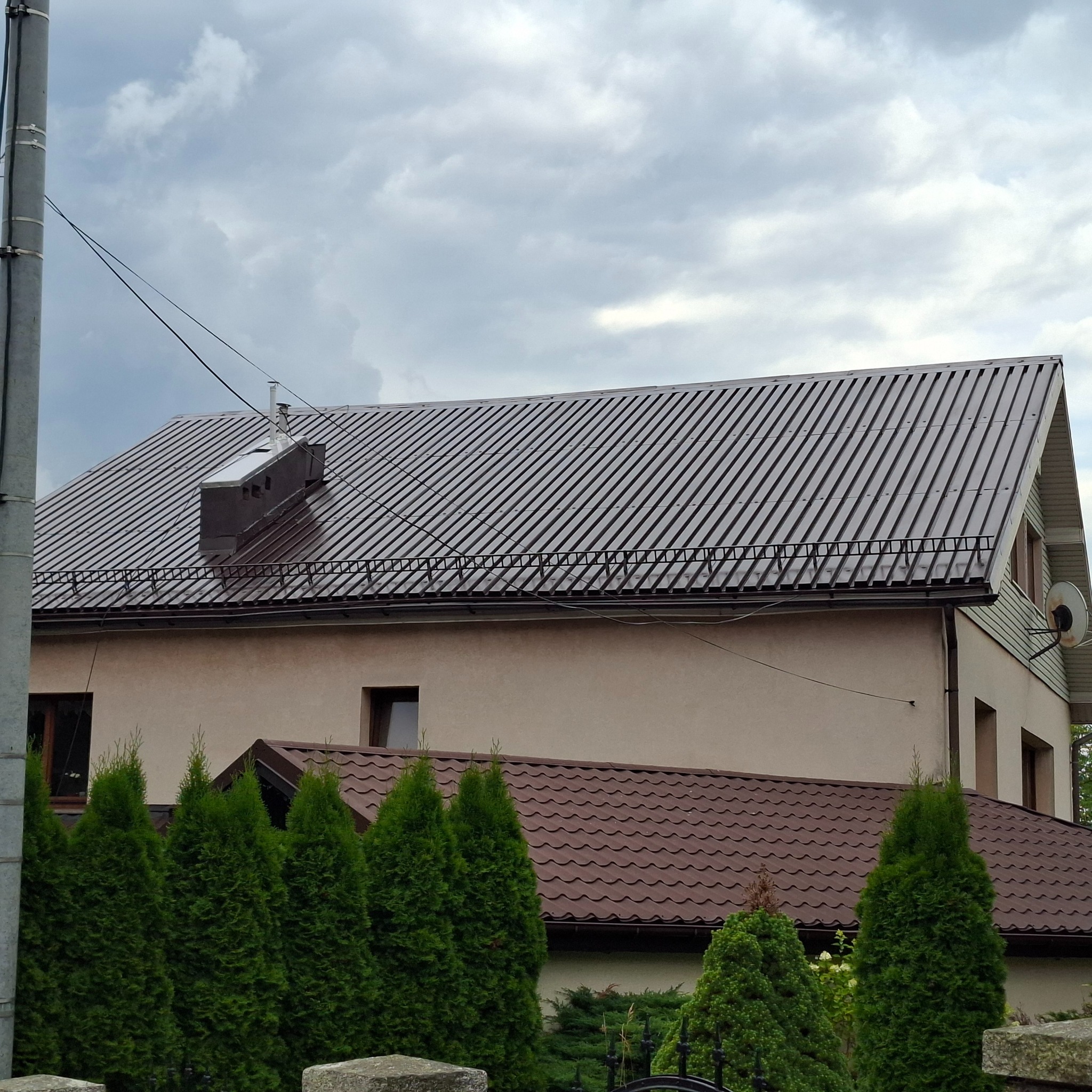 Kolor ciemny brąz RAL 8016 . 2025r