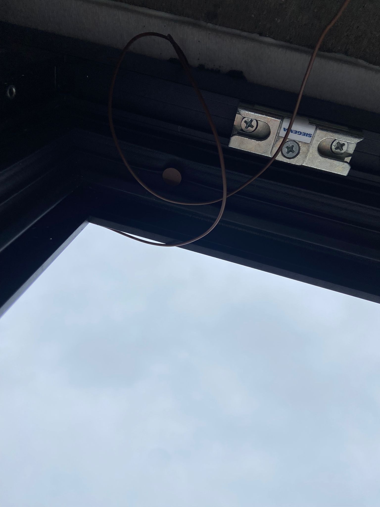 Montaż kontaktronów