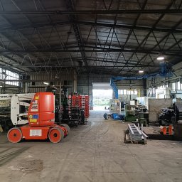 Odkurzanie konstrukcji stalowej dachu