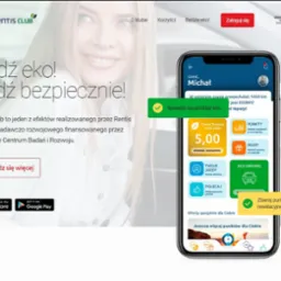 Ekran smartfona prezentujący interfejs aplikacji Rentis Club z oceną stylu jazdy, punktami za eko-driving i ofertami specjalnymi, na tle wnętrza samochodu i uśmiechniętej twarzy kobiety.
