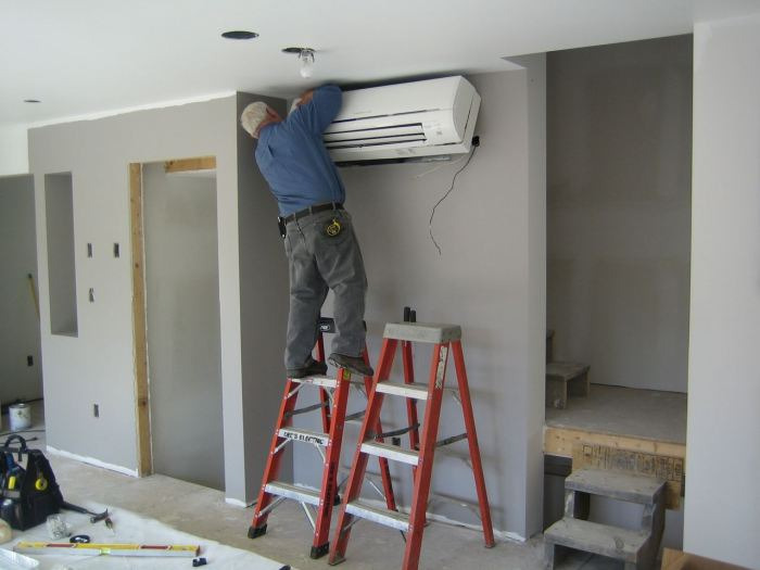 Montaż klimatyzacji.