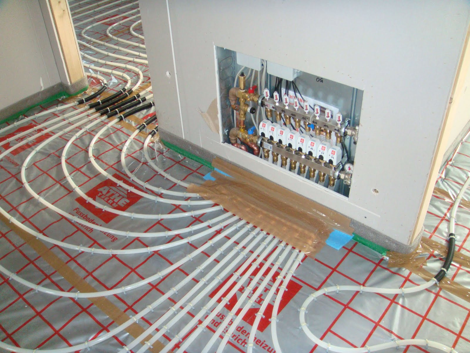 Montaż ogrzewania podłogowego.