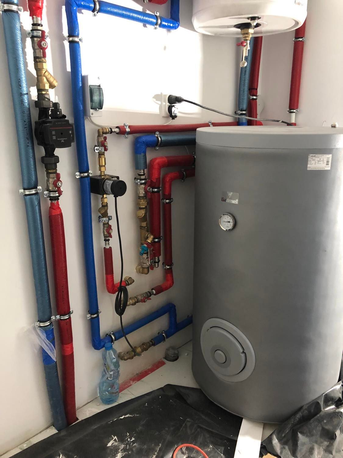 Montaż zasobnika cwu.