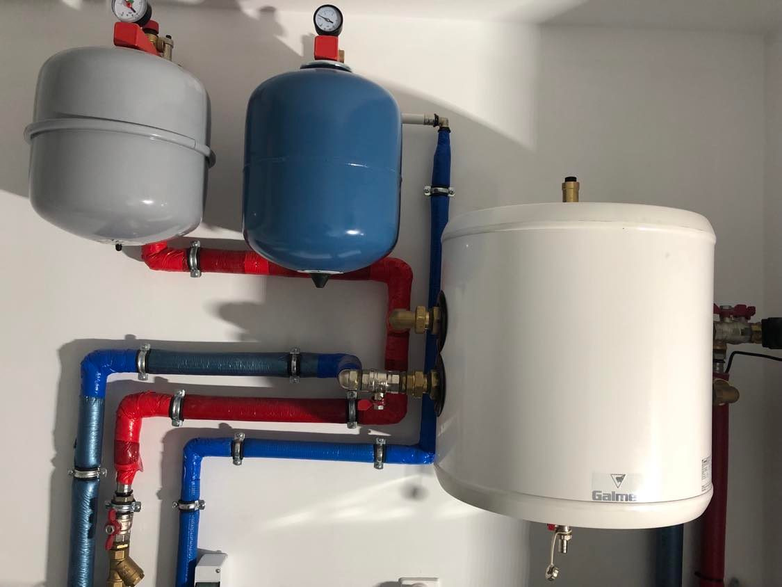 Montaż instalacji przy pompie monoblok.