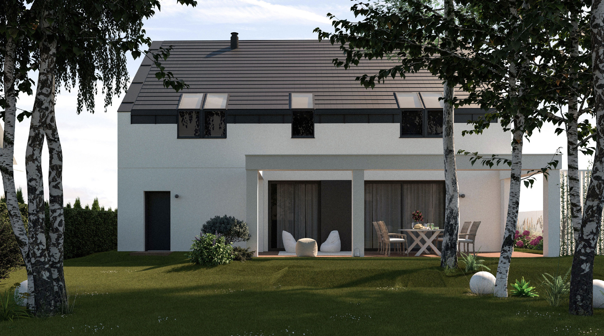 Nowoczesny dom z płaskim dachem i oknami dachowymi, widziany z perspektywy ogrodu z brzozami, ukazujący taras z meblami ogrodowymi i dekoracyjnymi poduchami.