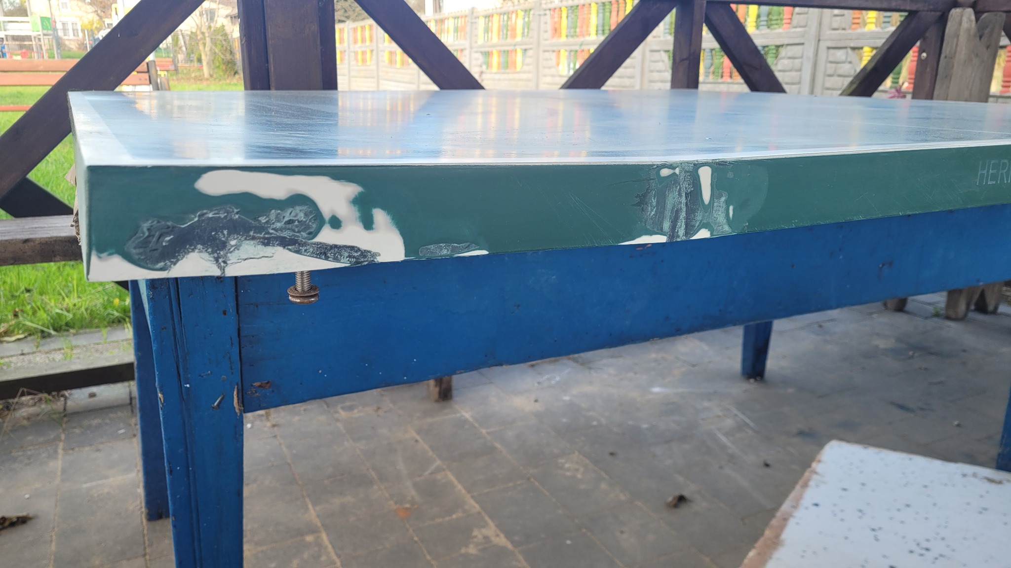 Stół do ping-ponga, uzupełnienie wyrwanego elementu