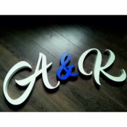 Litery dekoracyjne na wesele, docelowo umieszczone nad państwem młodym.