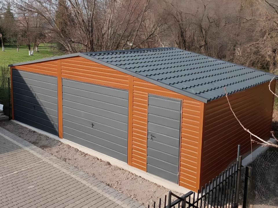 Garaż 8x6m z blachodachówką