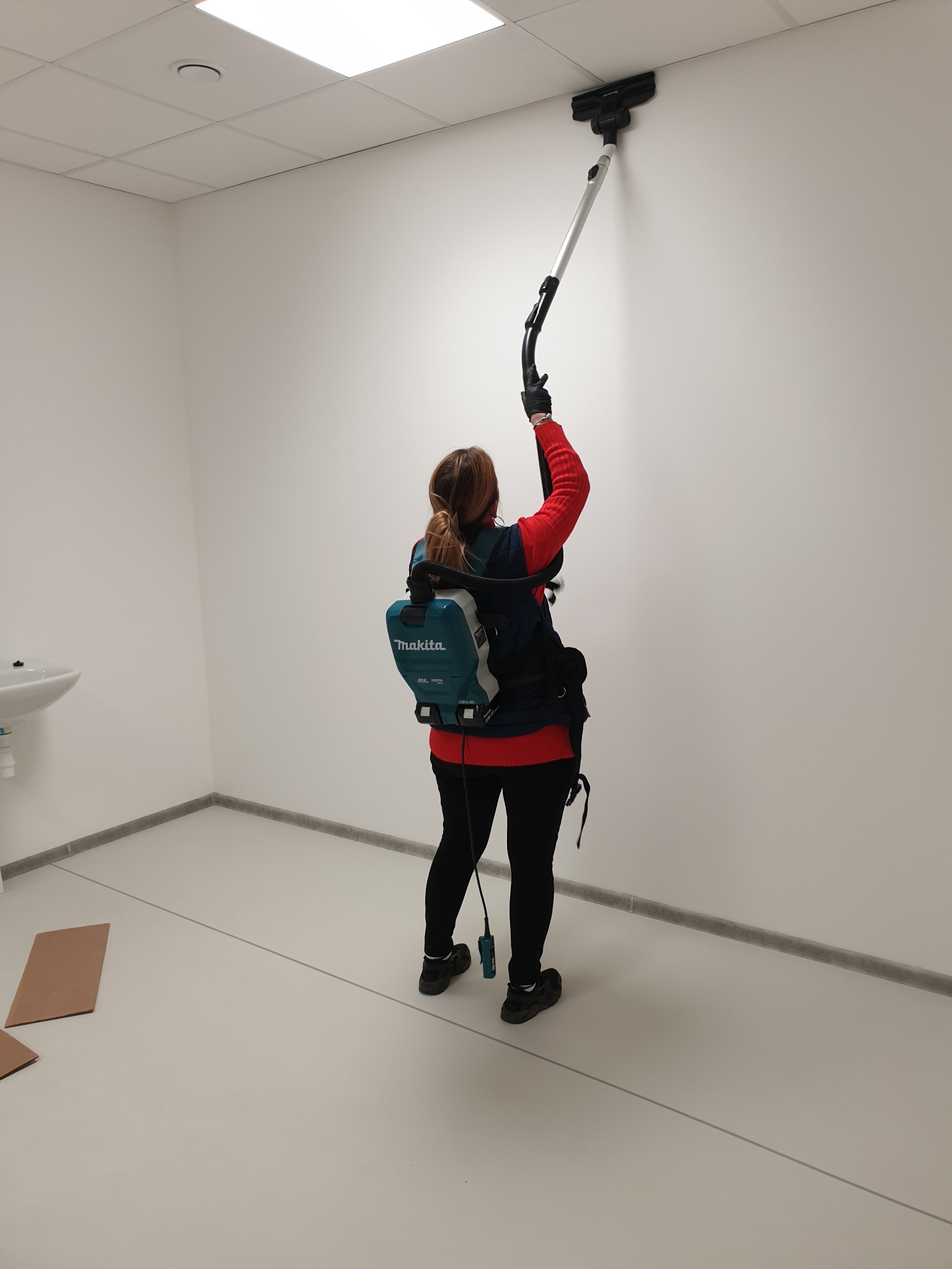 Makita dziękujemy ktoś kto wymyślił ten odkurzacz zasługuje na Nobla:)