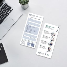 KS Maria Nowakowska - Dwa druki reklamowe gabinetu stomatologicznego Soldentis leżące obok laptopa, prezentujące skierowanie na badanie RTG i opis procesu leczenia z naciskiem na diagnozę, higienę, kompleksowe leczenie...