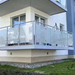 balkon oklejony folią szronioną