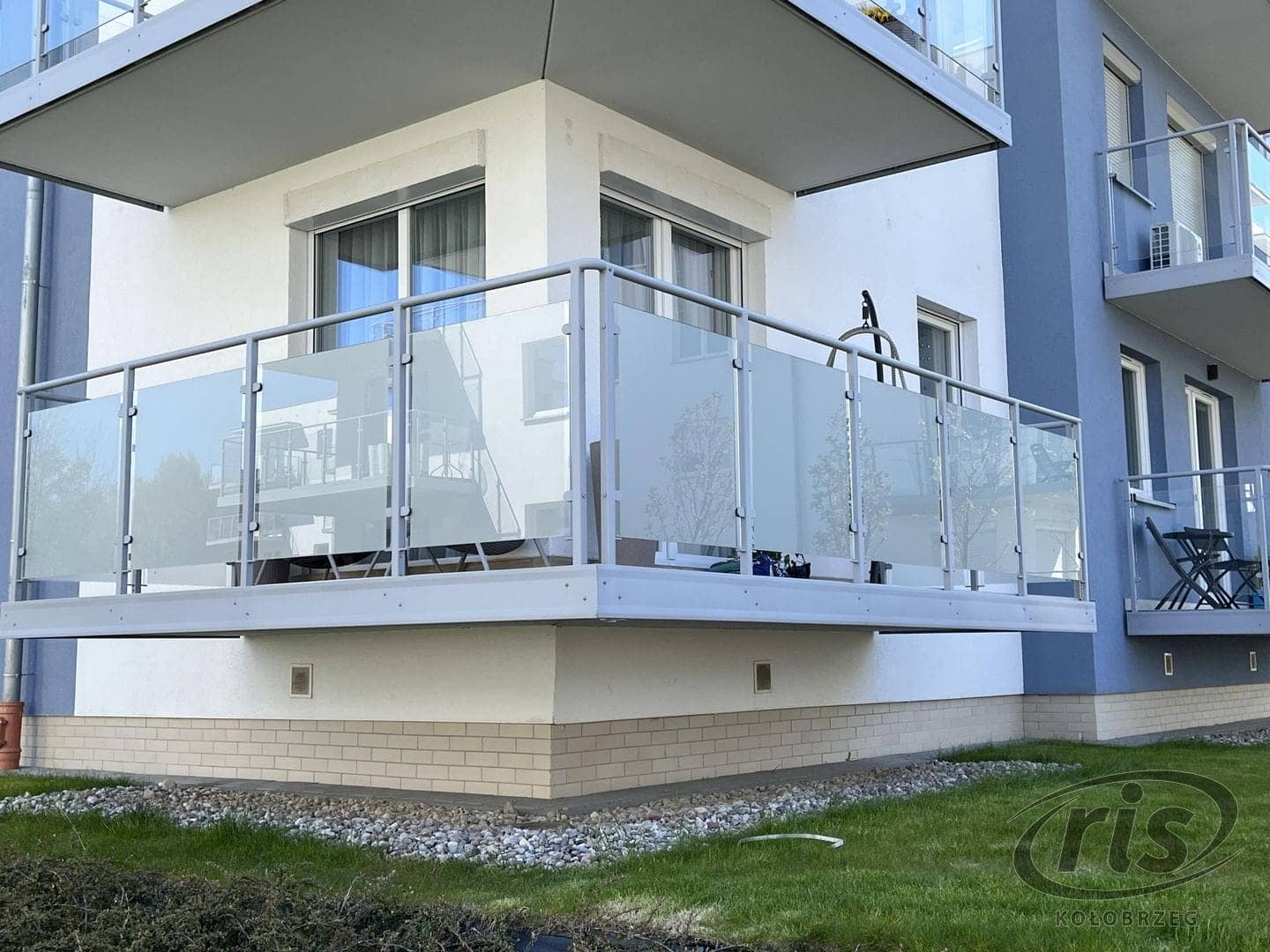 balkon oklejony folią szronioną