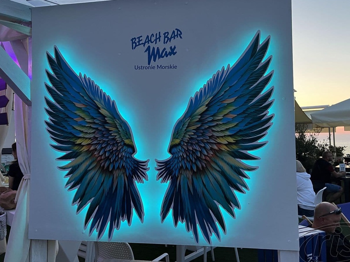 Beach Bar Max Ustronie Morskie - Podświetlane Skrzydła