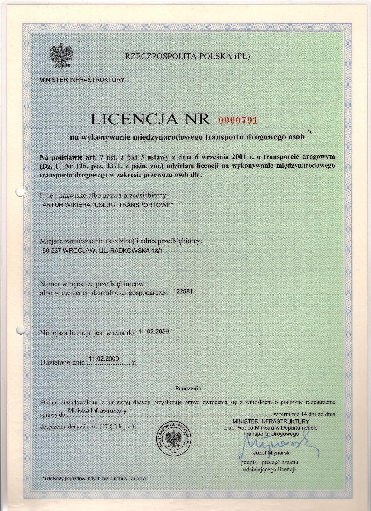 Skan licencji na wykonywanie międzynarodowego transportu drogowego osób, wydanej przez Ministra Infrastruktury dla firmy Artur Wikiera Usługi Transportowe z Wrocławia.