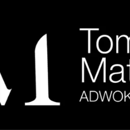 Logo kancelarii prawnej: stylizowana litera 'M' w kolorze białym obok napisu 'Tomasz Matejczyk ADWOKAT' na czarnym tle.