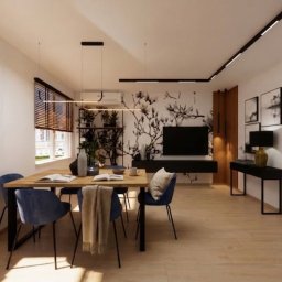 Sopata Studio Design Katarzyna Sopata - Przestronny salon z jadalnią, drewnianym stołem, niebieskimi krzesłami i ścianą z czarno-białym muralem gałęzi. Nowoczesne oświetlenie liniowe.