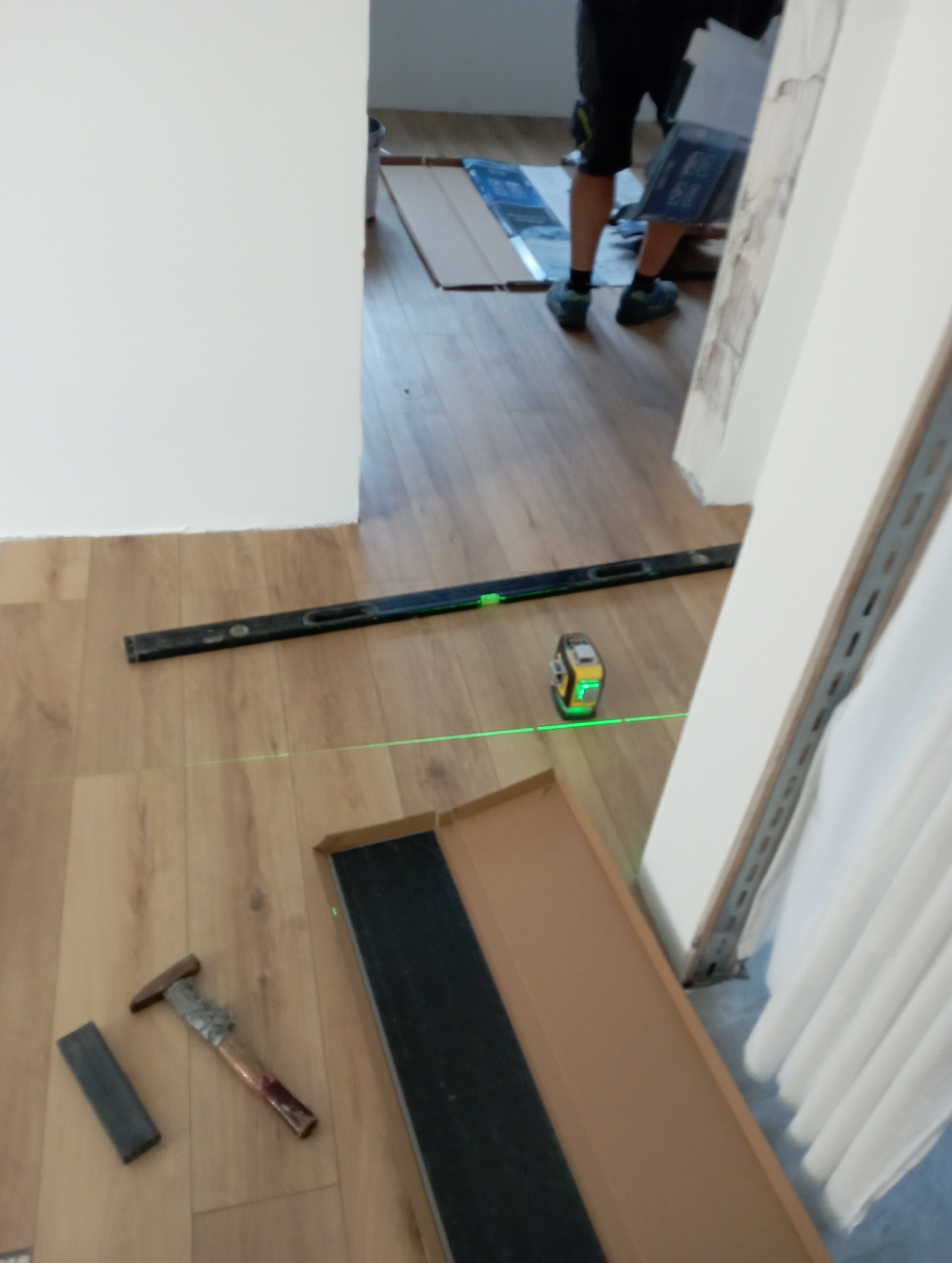 Panele winylowe klejone