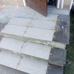 Wykonanie schodów betonowych a także położenie na nich plytek