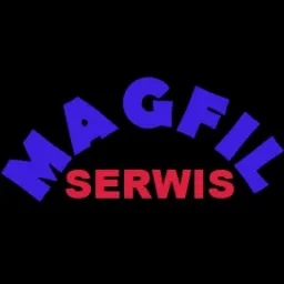 Logo firmy MAGFIL SERWIS z niebieskim napisem 'MAGFIL' ułożonym w łuk nad czerwonym napisem 'SERWIS' na czarnym tle.