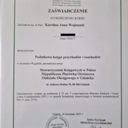 Skan zaświadczenia o ukończeniu kursu 'Podatkowa księga przychodów i rozchodów' wystawionego przez Stowarzyszenie Księgowych w Polsce, Oddział Okręgowy w Gdańsku dla Karoliny Anny Wojtaszak...